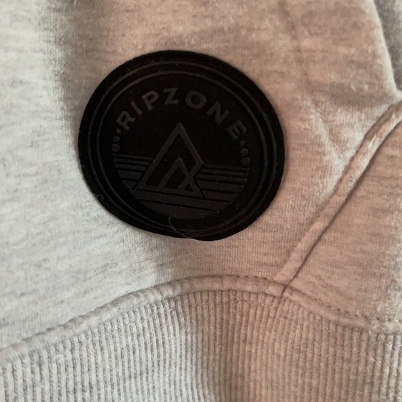 Rip Zone Hoodie Size S 🥰🥰 - Picture 2 of 4